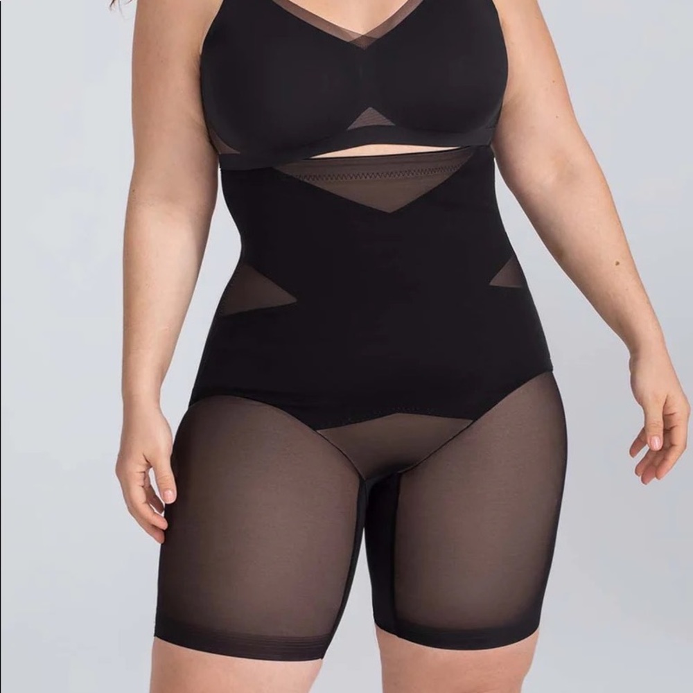 Honeylove super power short (only) NWT black runway color size large